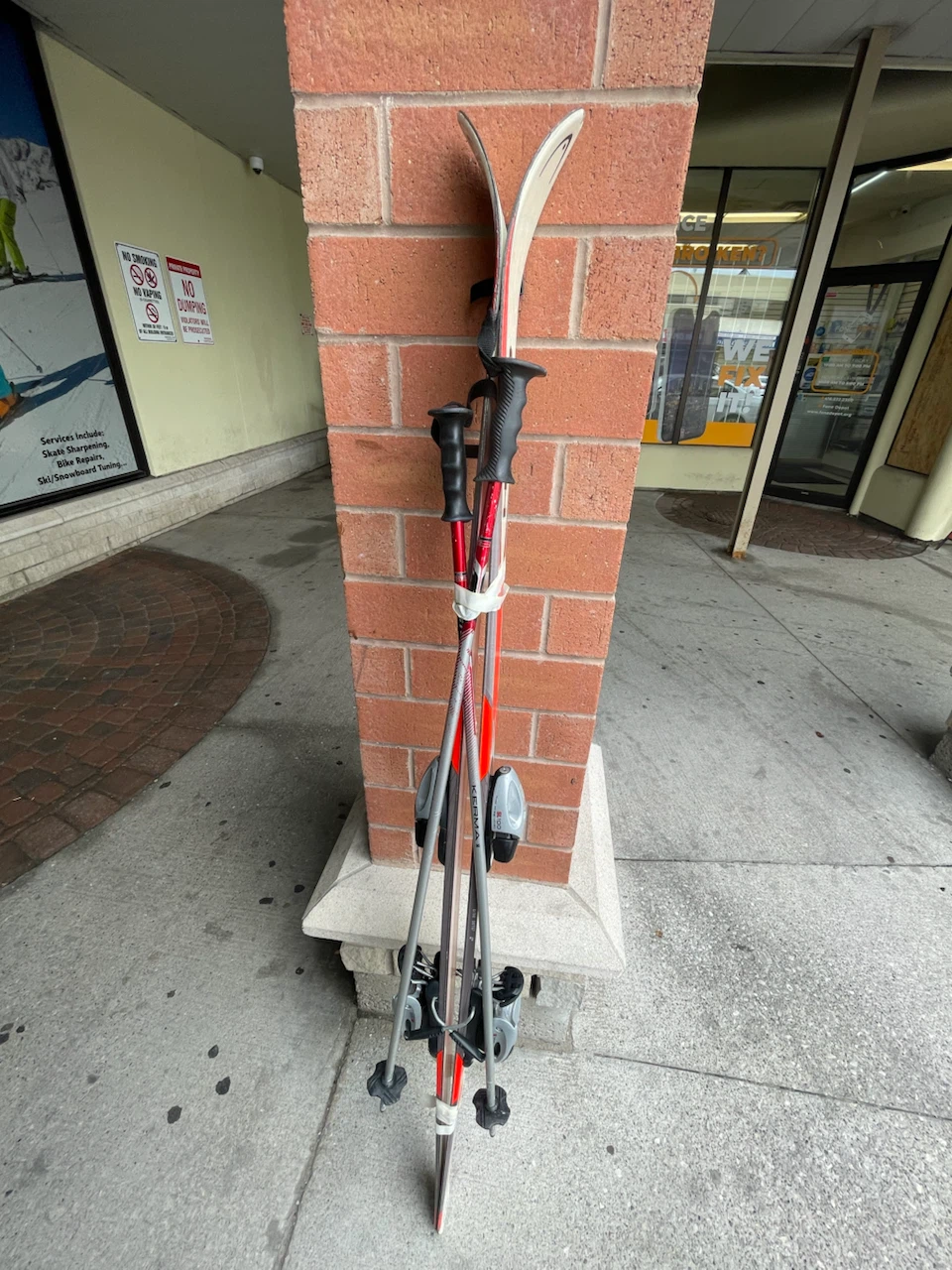 Skiis and poles - photo 2