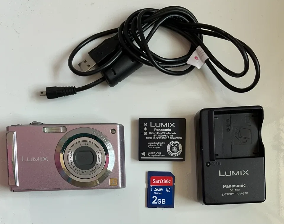 Pink Panasonic Lumix DMC-FS3 Digicam Bundle
