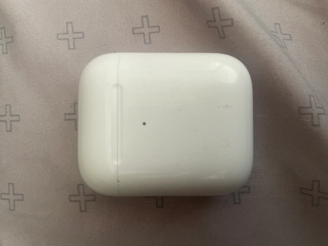 Apple AirPods with Charging Case