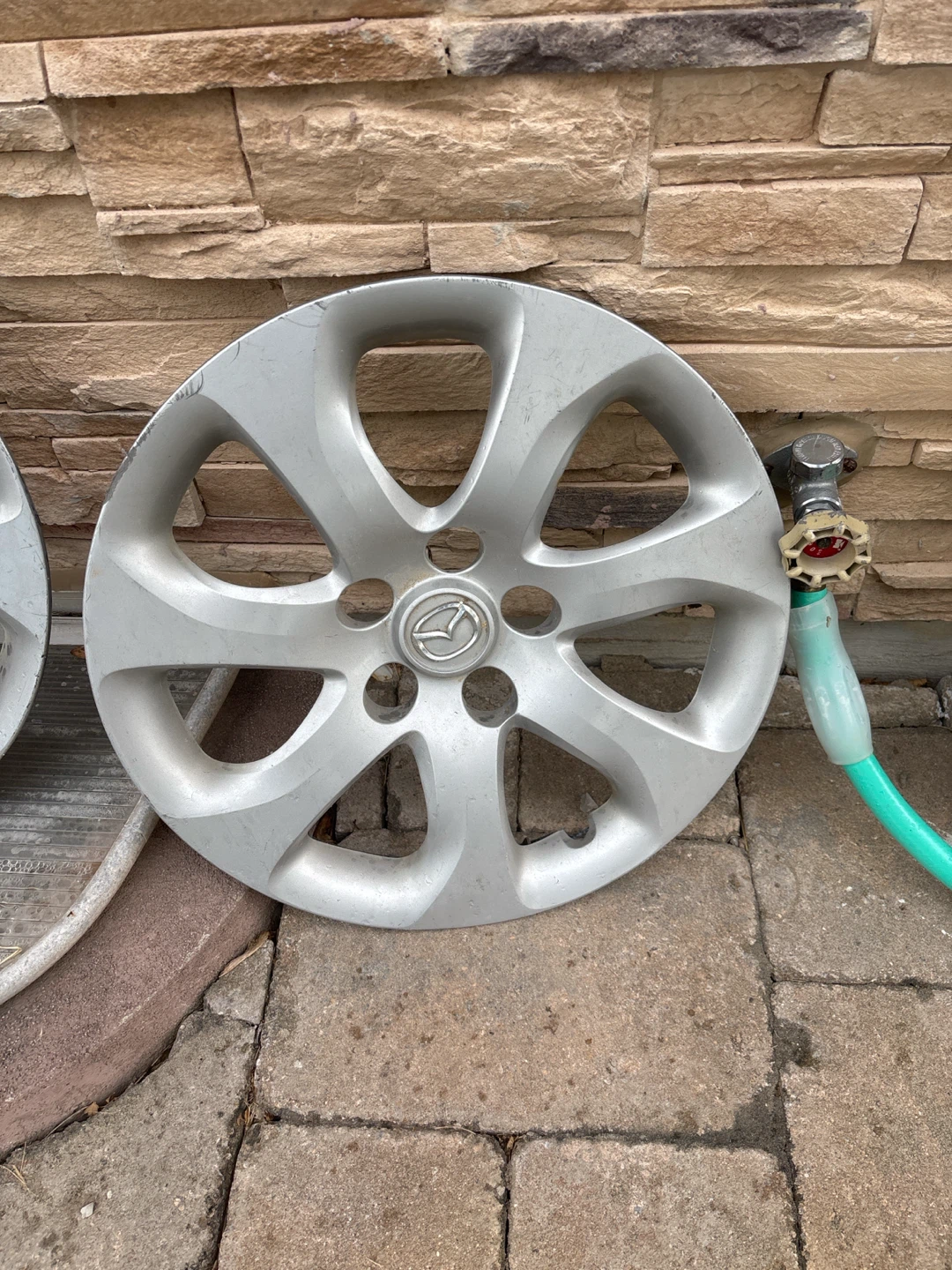 Set of 4 Mazda Hubcaps - photo 3