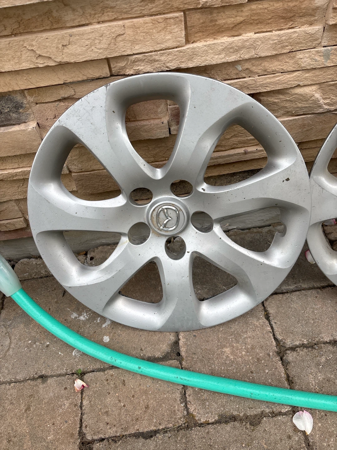 Set of 4 Mazda Hubcaps - photo 4