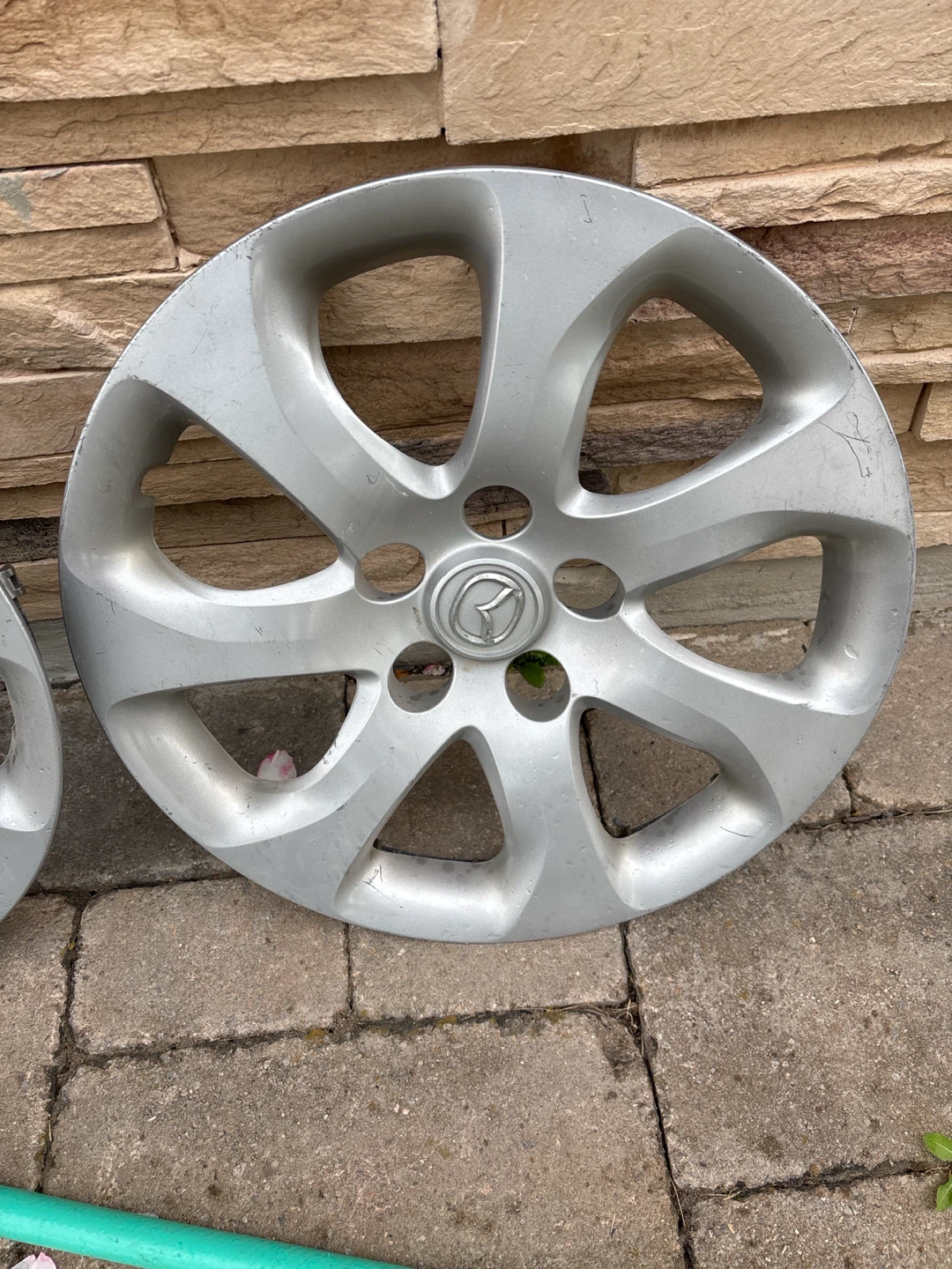 Set of 4 Mazda Hubcaps - photo 5