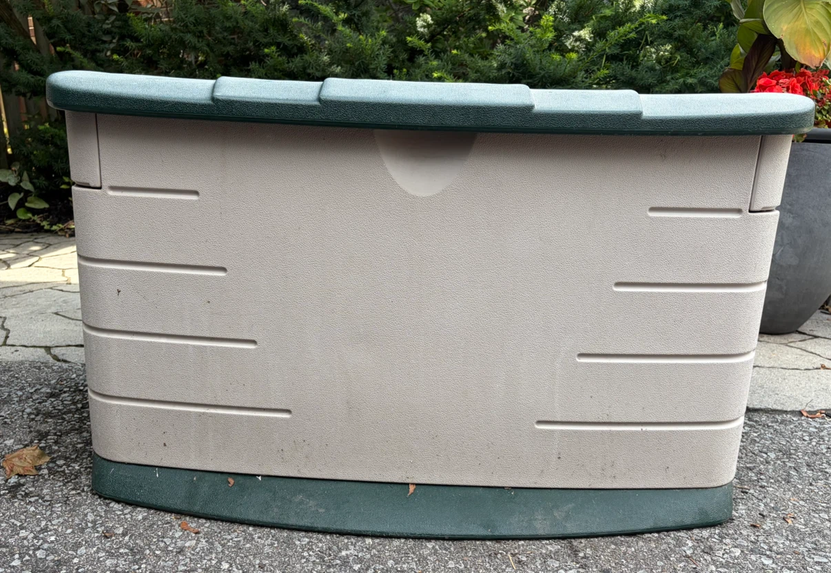 Rubbermaid Outdoor Storage Deck Box