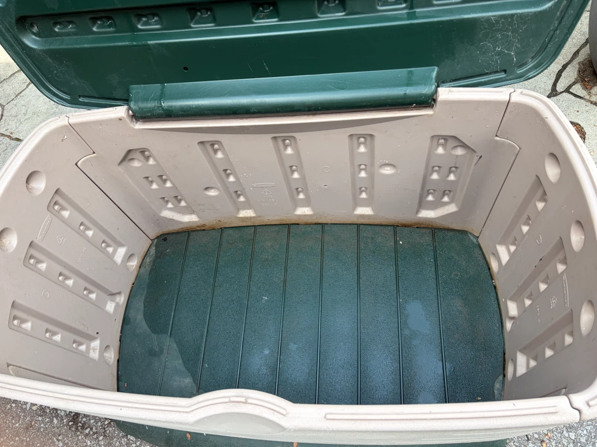 Rubbermaid Outdoor Storage Deck Box - photo 3