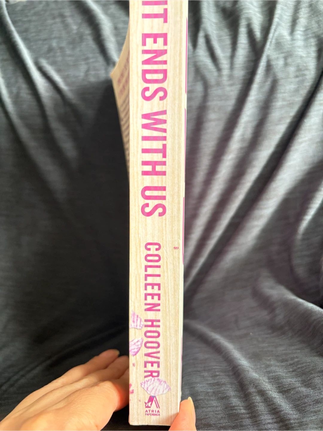 It Ends With Us by Colleen Hoover Paperback Novel - photo 3