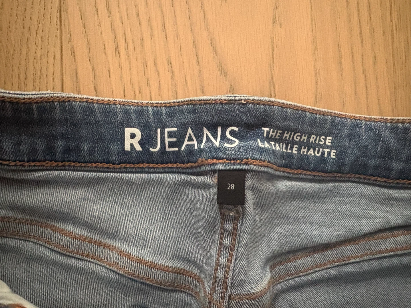 R Jeans High Rise Distressed Denim Shorts Size 28 - photo 2