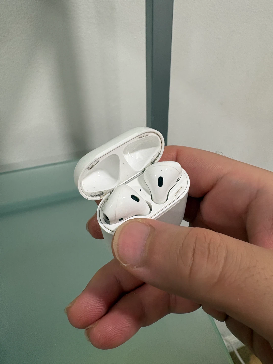 Apple AirPods with Charging Case - photo 3