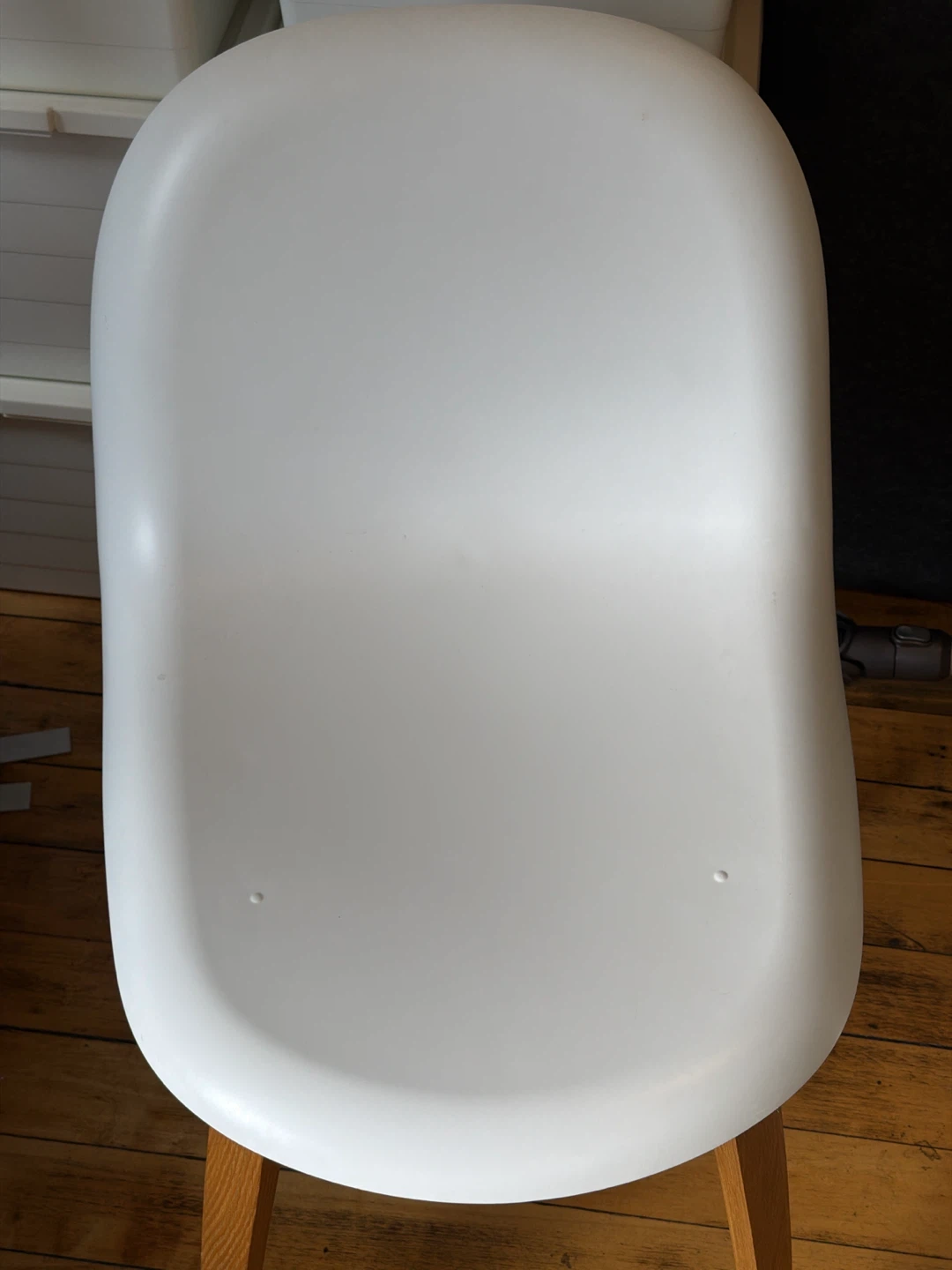 GUBI Hirek Beetle Chair White Oak legs - Great Conditon - photo 2