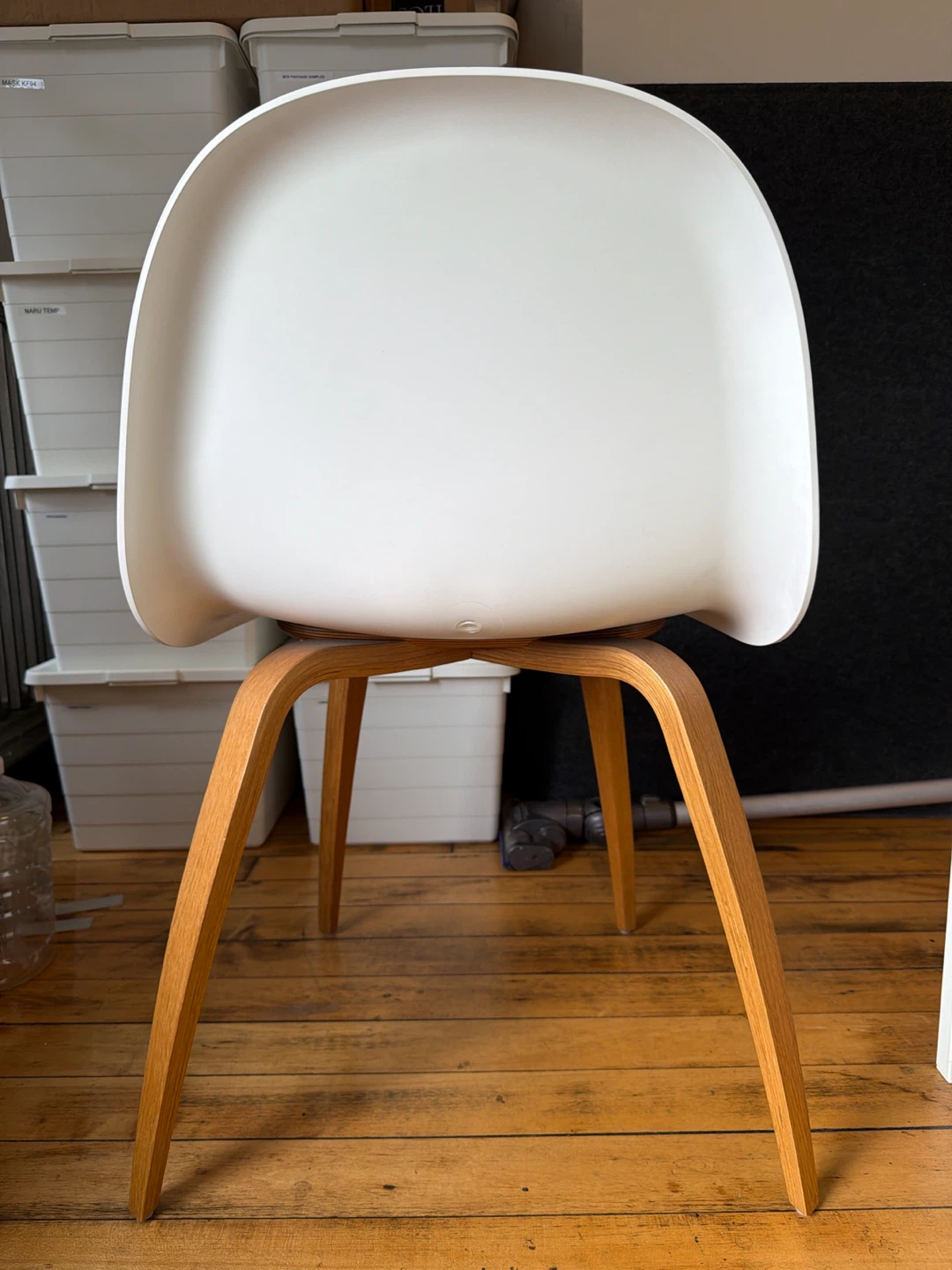 GUBI Hirek Beetle Chair White Oak legs - Great Conditon - photo 4