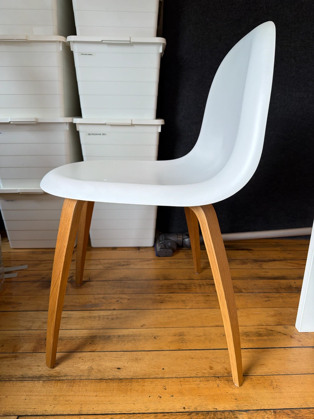 GUBI Hirek Beetle Chair White Oak legs - Great Conditon - photo 5
