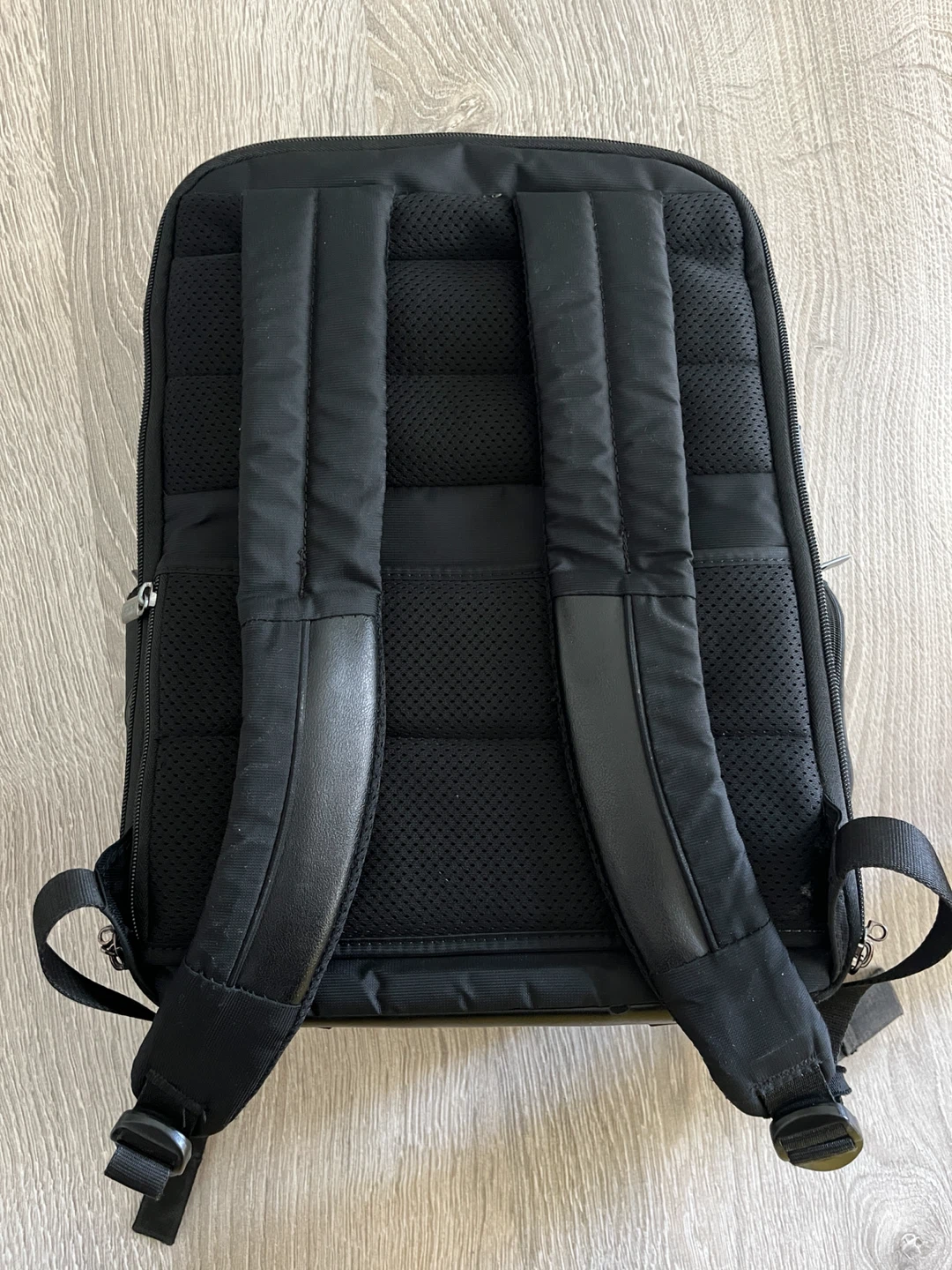 Samsonite Black Leather Backpack - photo 2