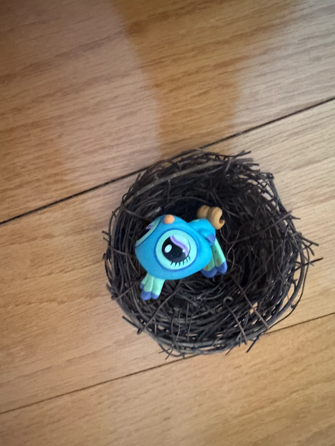 Little Pet Shop Bird in Nest
