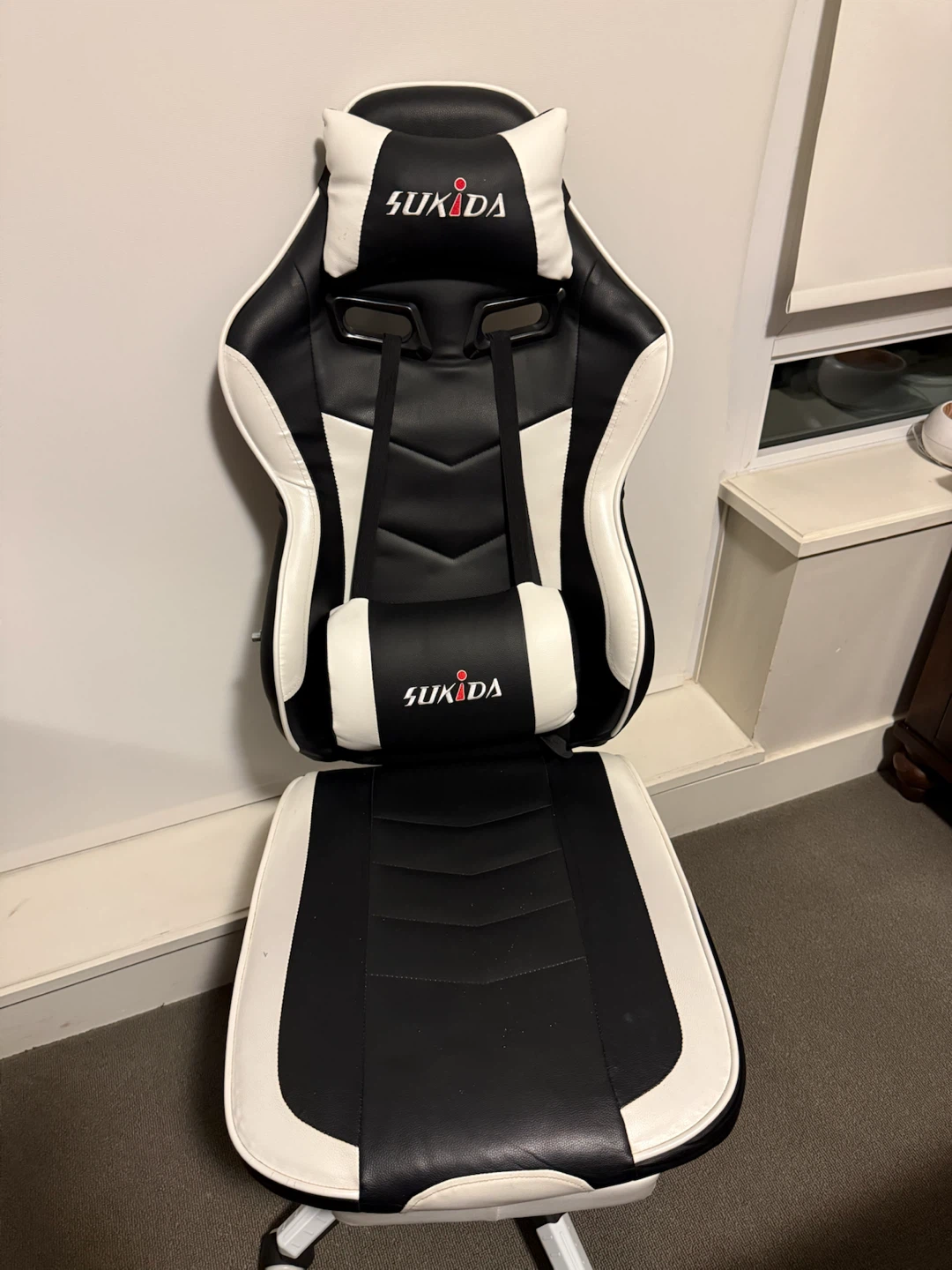 SUKIDA Gaming Chair - Black and White - photo 2