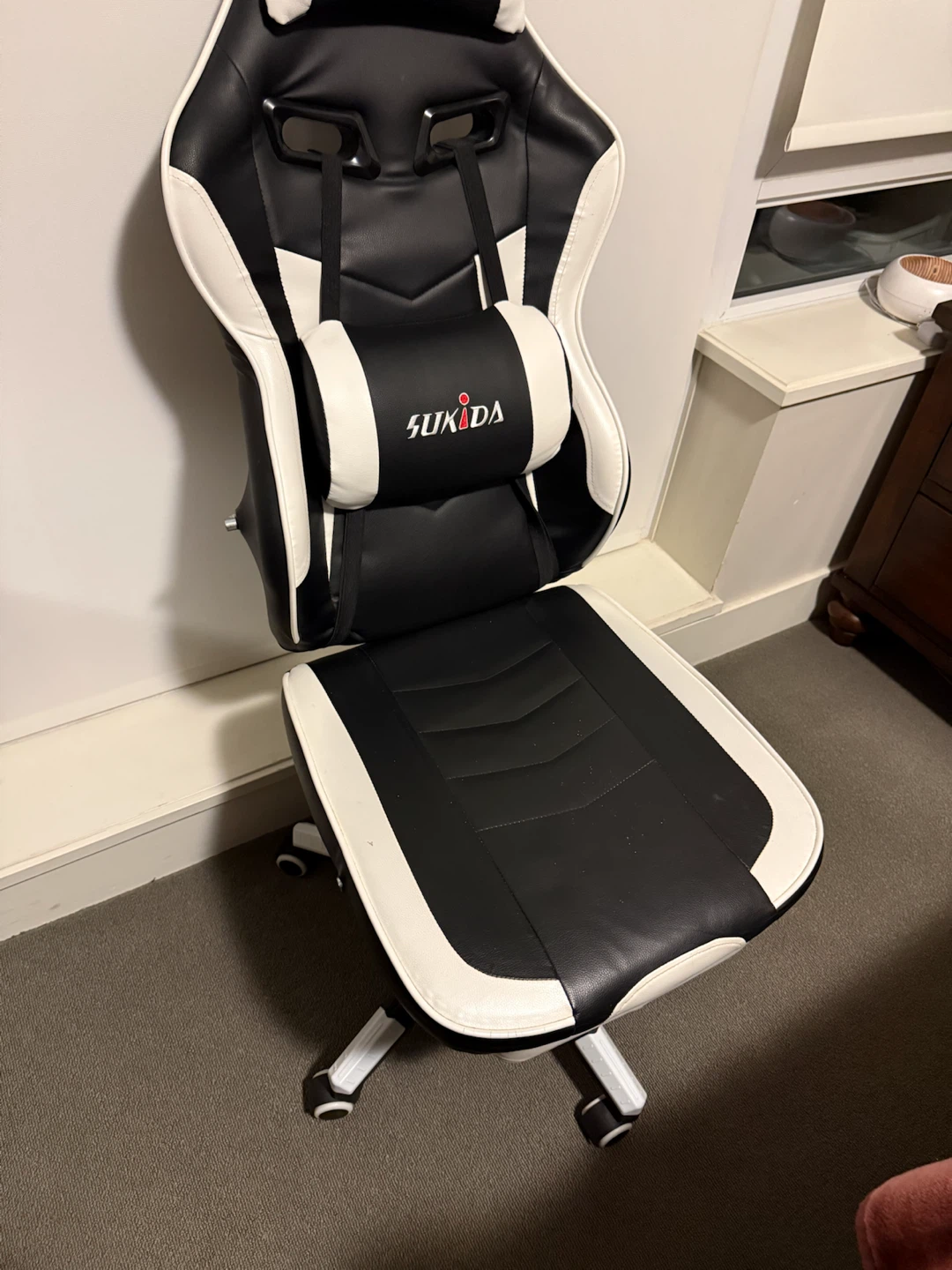 SUKIDA Gaming Chair - Black and White - photo 3