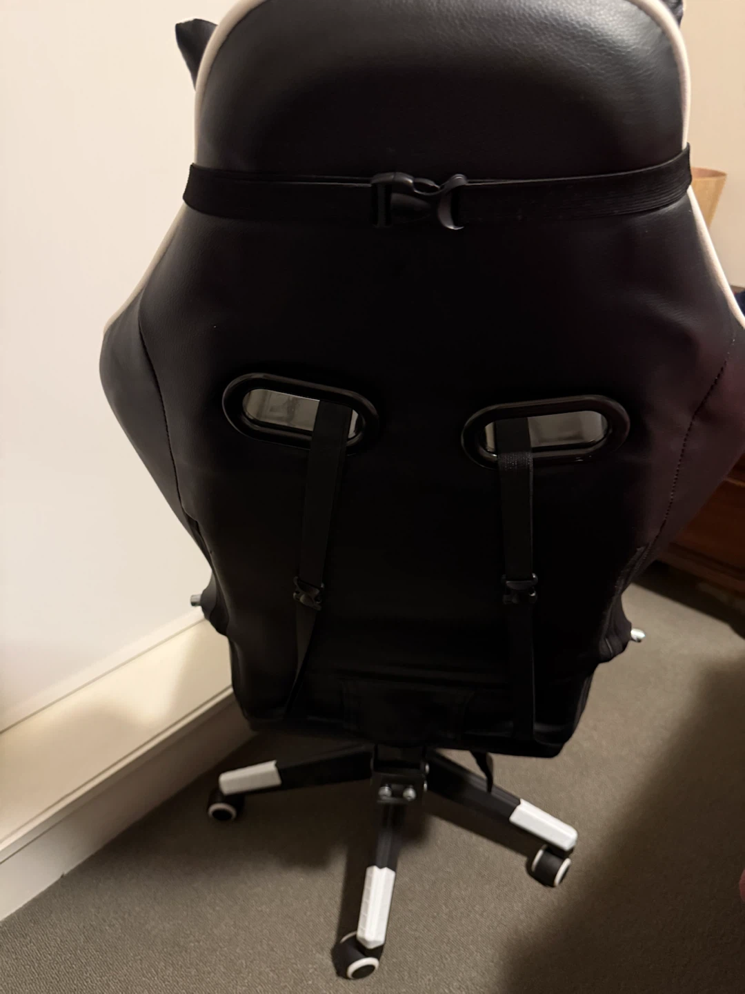 SUKIDA Gaming Chair - Black and White - photo 5