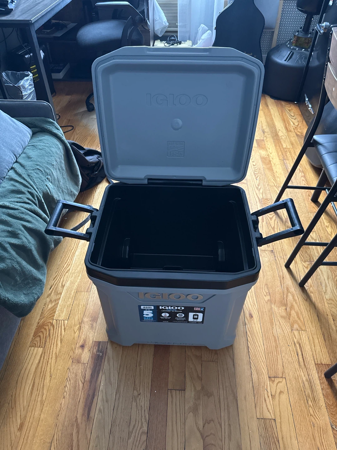 Igloo 5-Day Ice Chest Cooler with Wheels