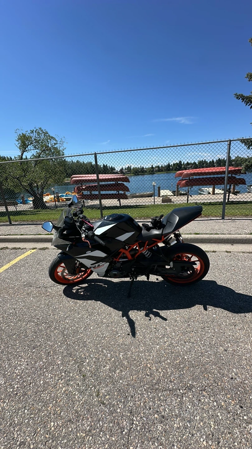 KTM RC 390 Motorcycle - photo 2