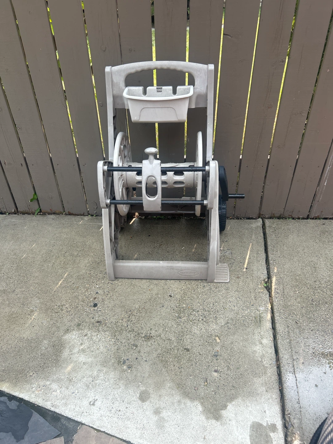Suncast Hose Reel Mobile  Cart
