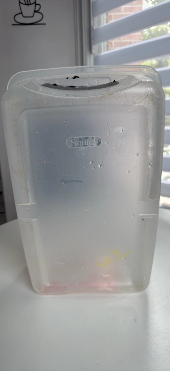 Sterilite clear plastic container - photo 2