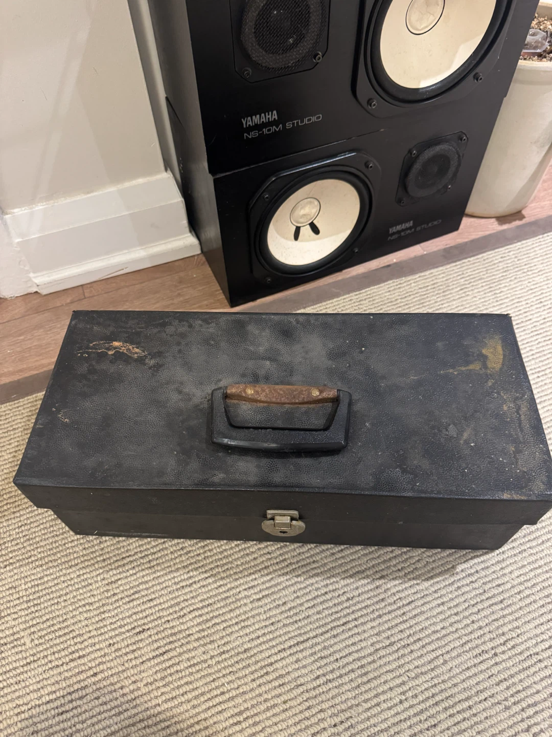 Vintage 8-Track Tape Storage Case with 22 Tapes - photo 2