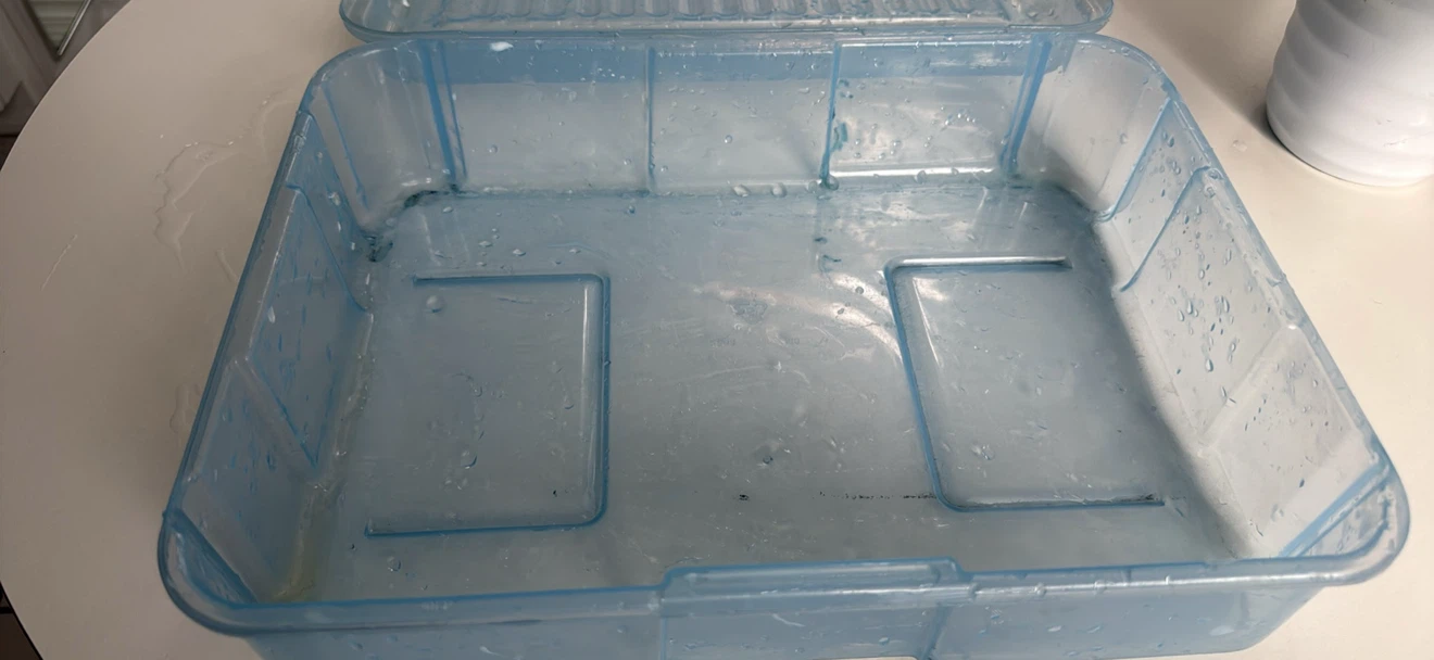 Rubbermaid snap storage container - photo 2