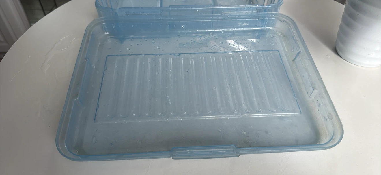 Rubbermaid snap storage container - photo 3