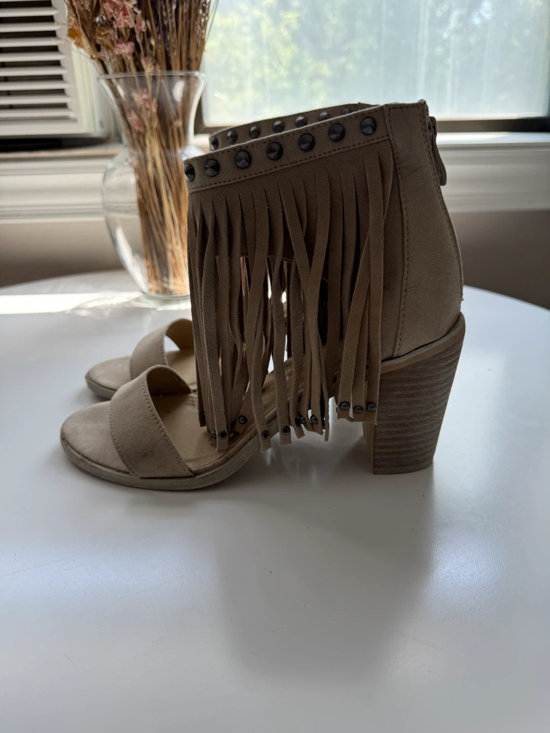 BRAND NEW Suede Fringe Heels Size 9 - photo 2