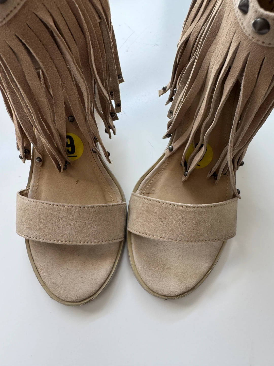 BRAND NEW Suede Fringe Heels Size 9 - photo 3