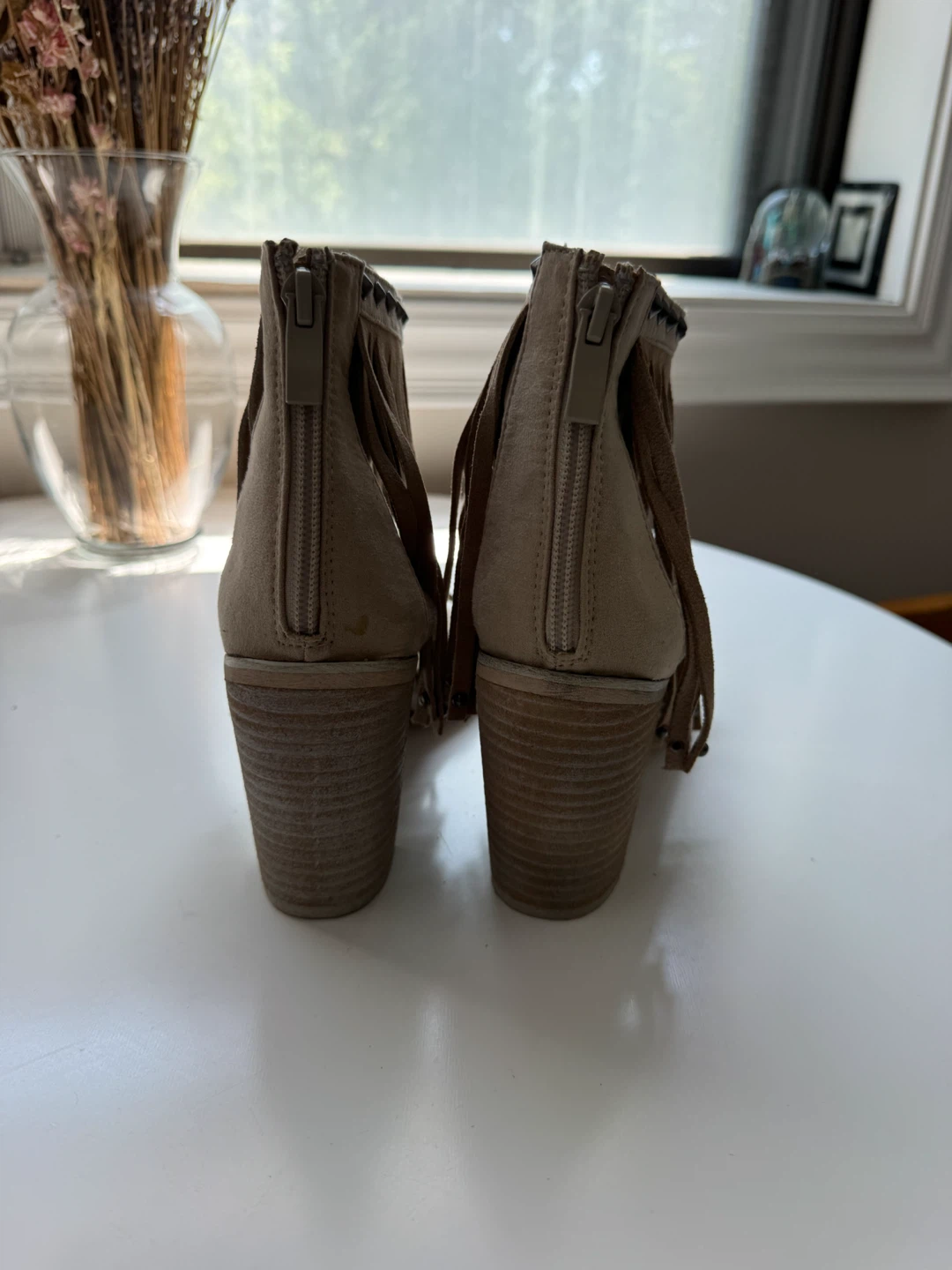 BRAND NEW Suede Fringe Heels Size 9 - photo 4