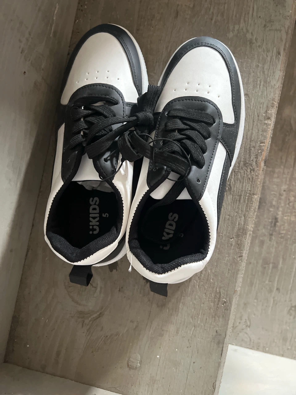 Black and White Sneakers Size 5 - photo 2