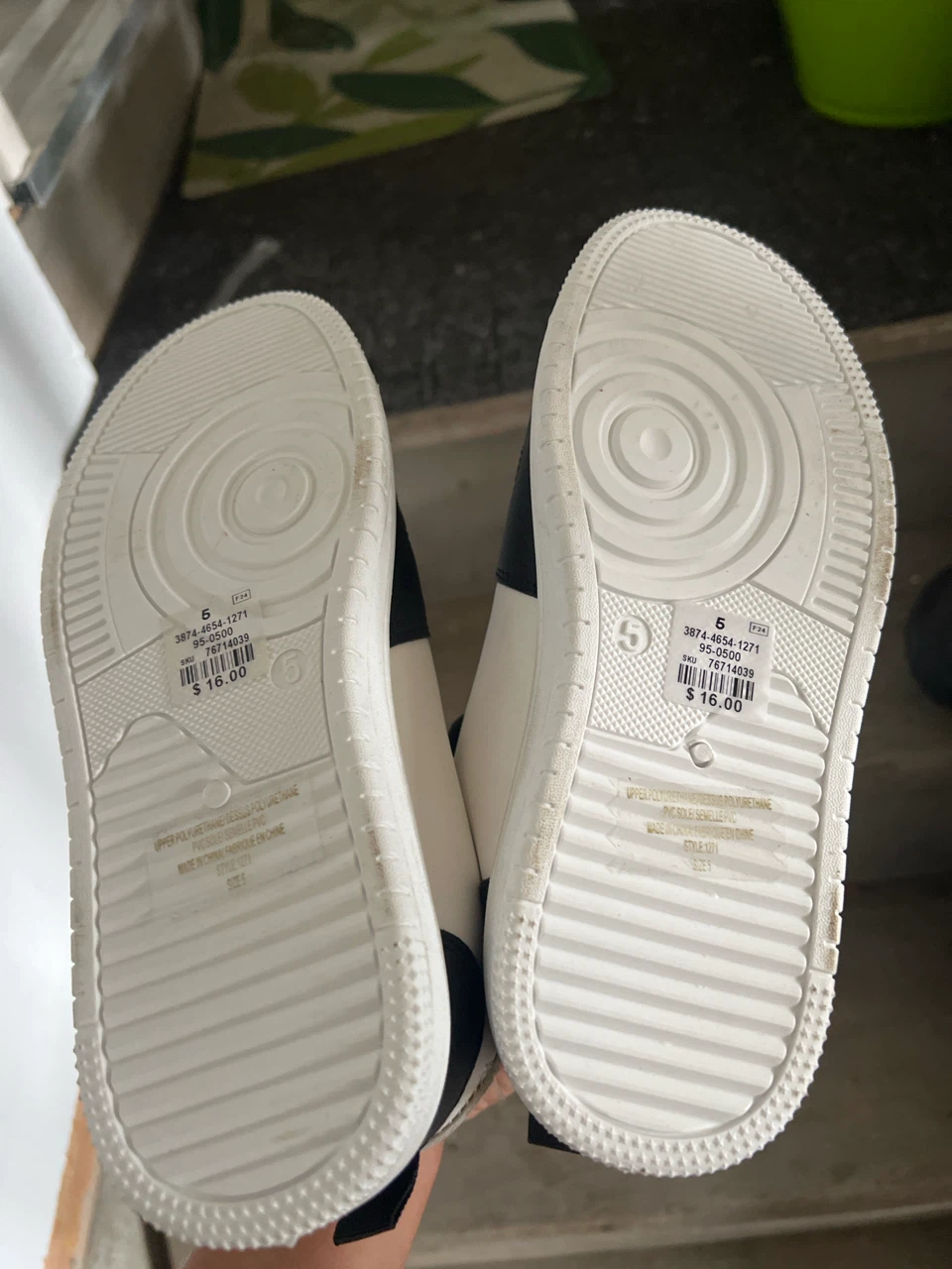 Black and White Sneakers Size 5 - photo 3