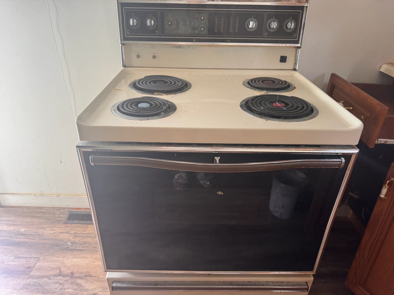 Cream Electric Stove with Oven