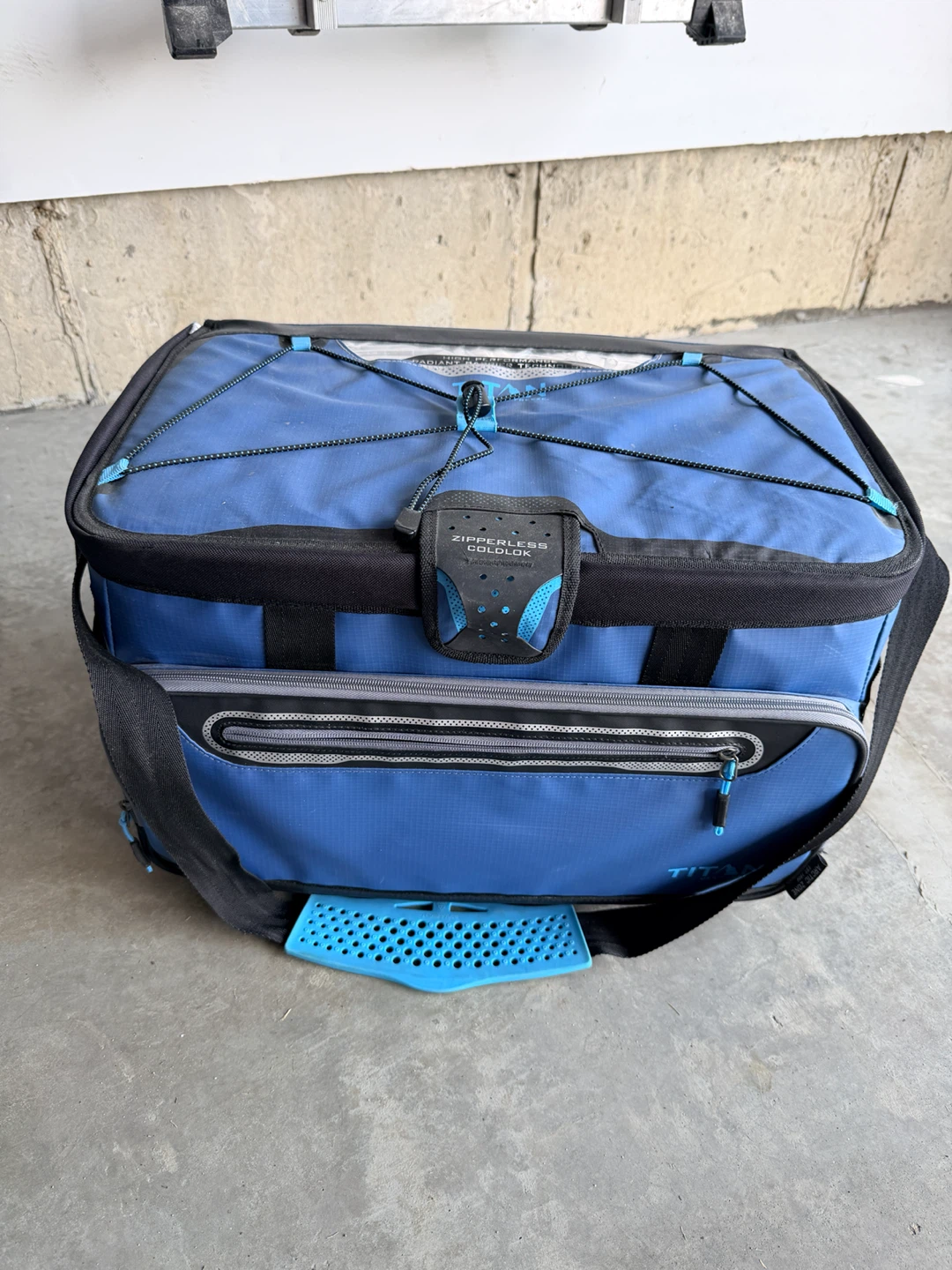 Titan Zipperless ColdLok Cooler