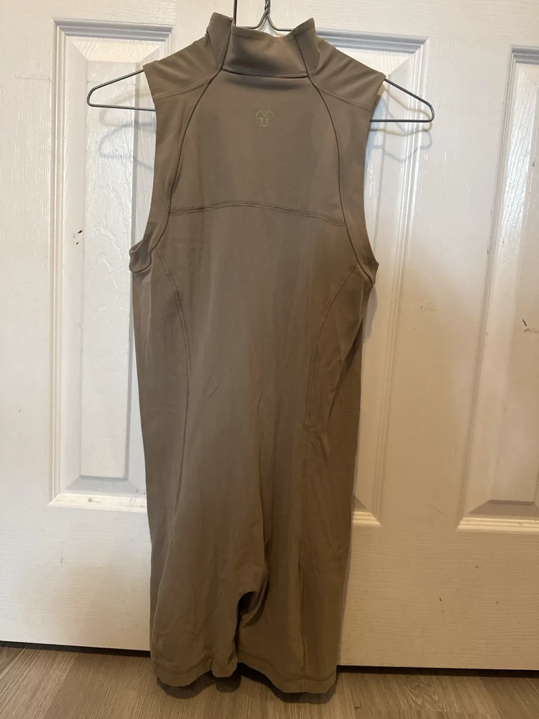 GOLDEN ARITZIA Sleeveless Mock Neck Romper Size M - photo 2