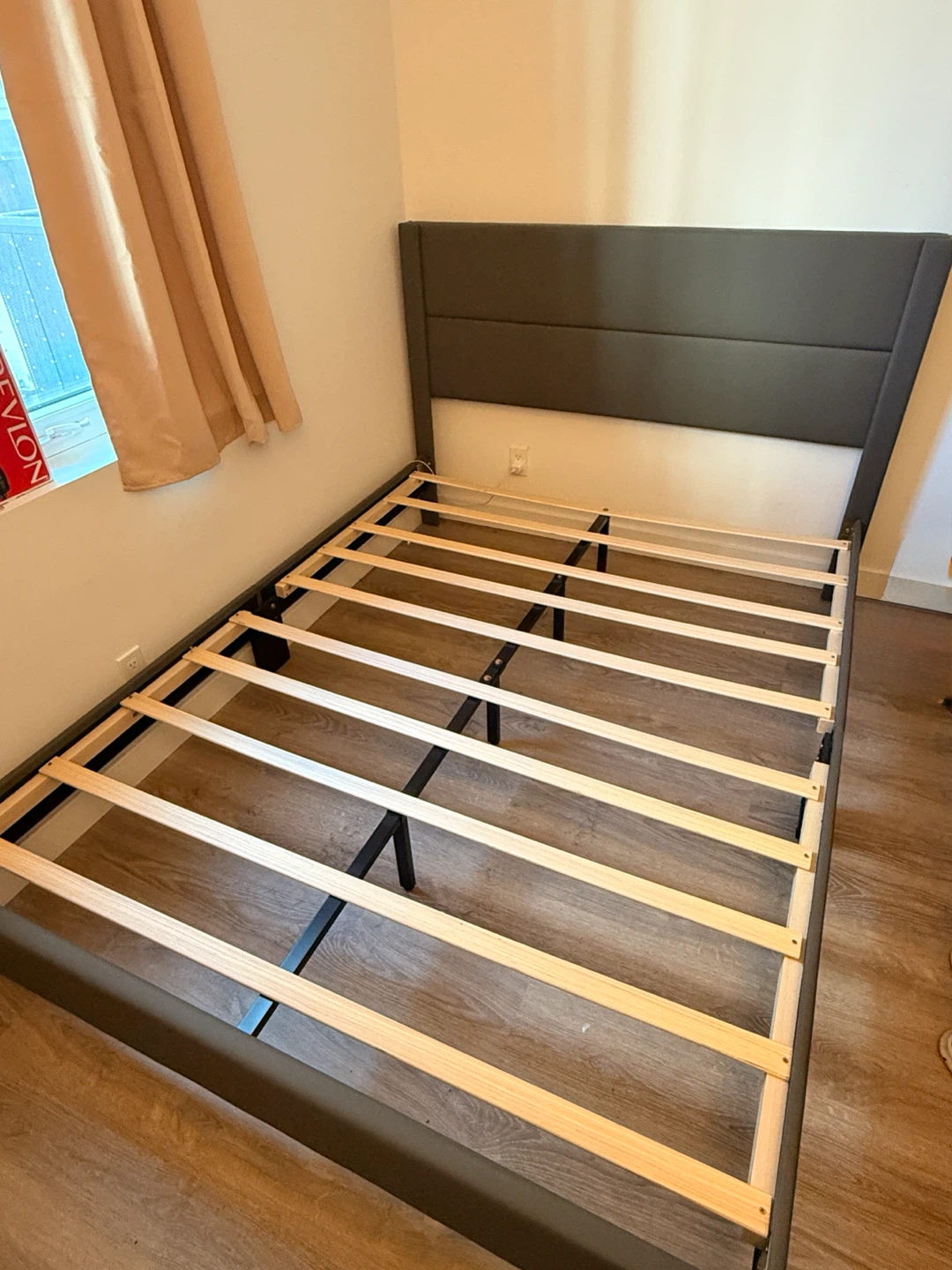 Queen size bed frame - photo 3