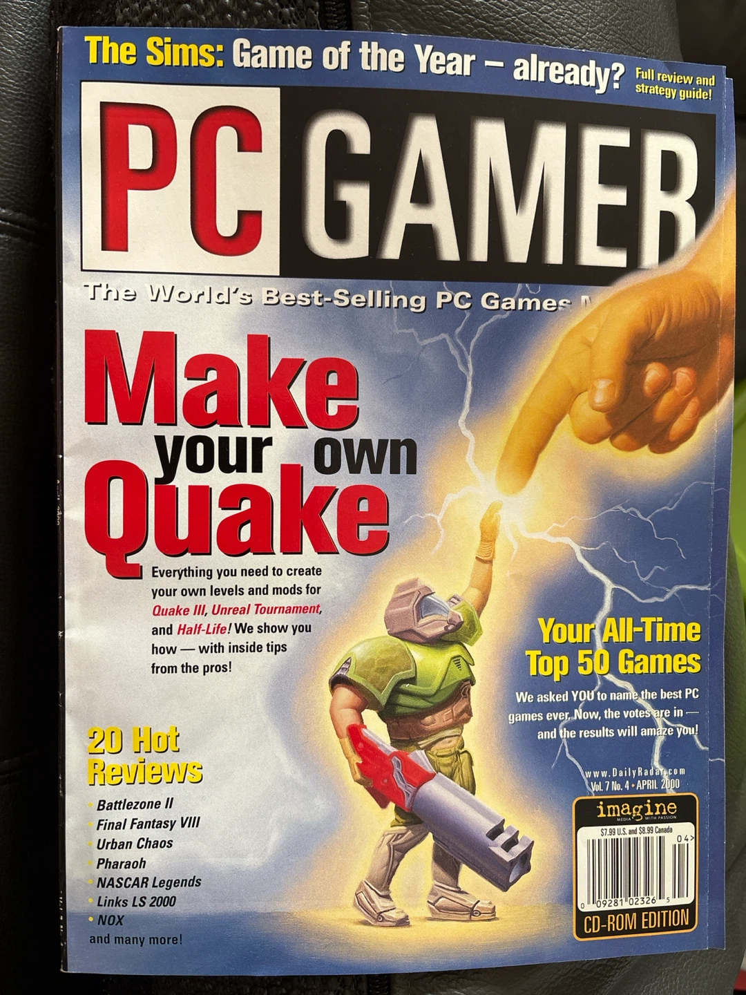 PC Gamer Magazine April 2000