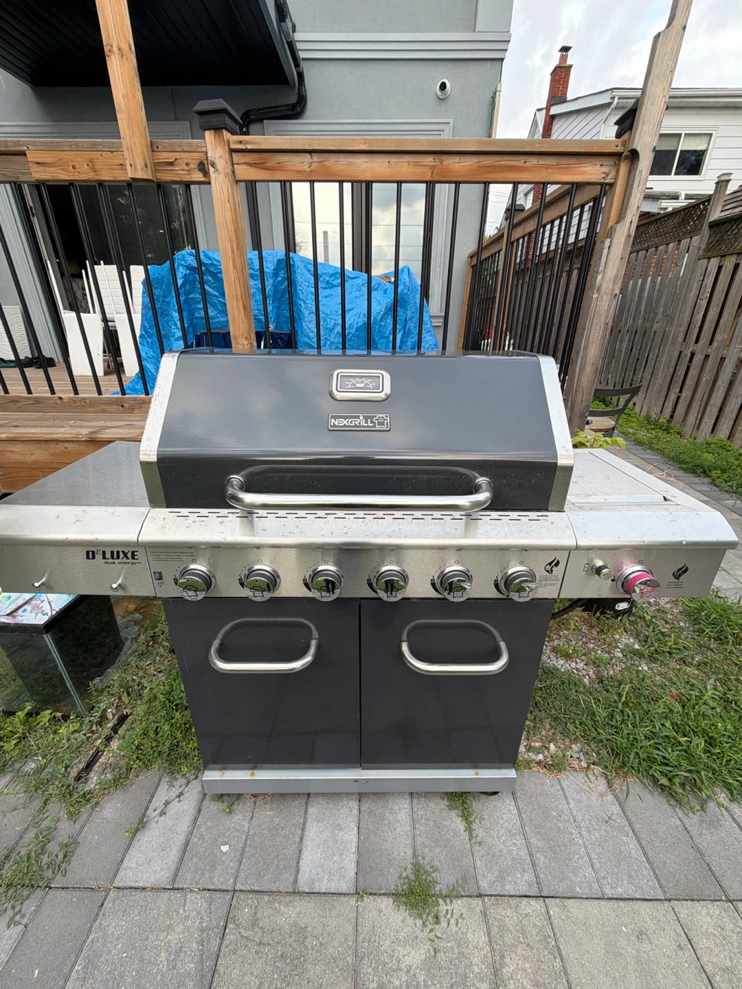 Nexgrill D'Luxe Propane BBQ - photo 2