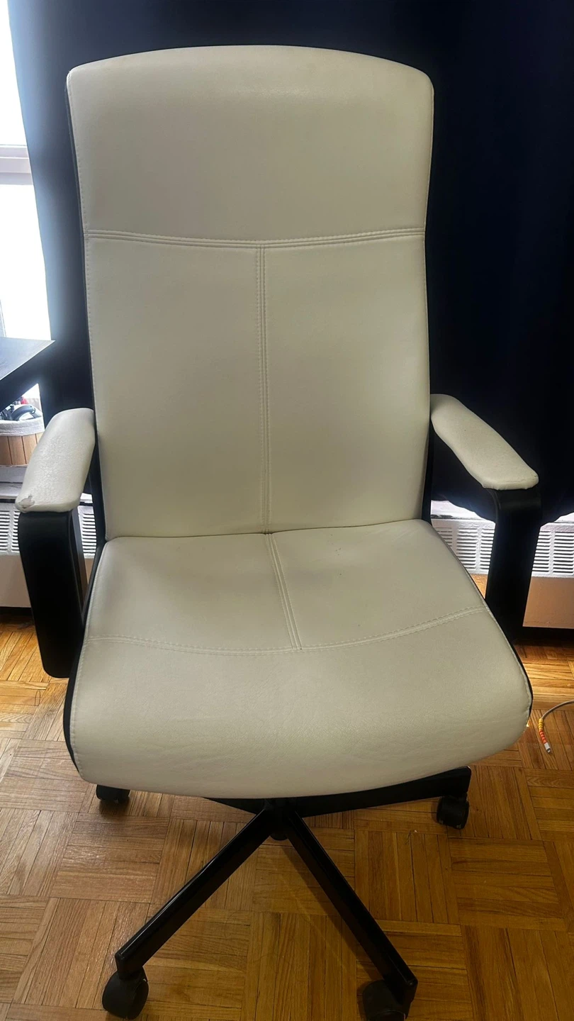 White office chair almost brand new