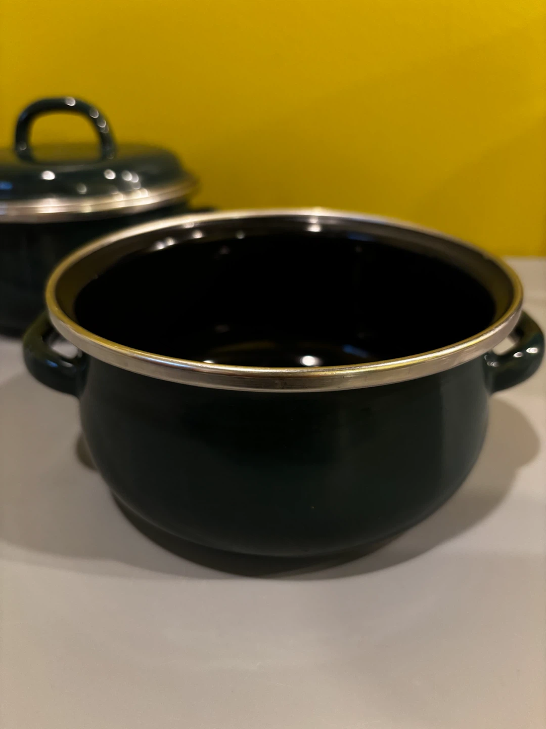 Set of 2 Green Enamel Sauce Pots with Lids - photo 3