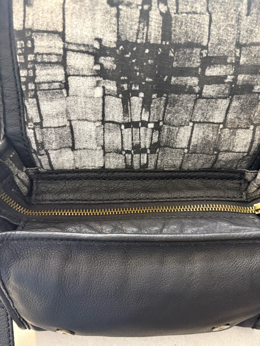 Liebeskind Berlin Black Leather Crossbody Bag - photo 4