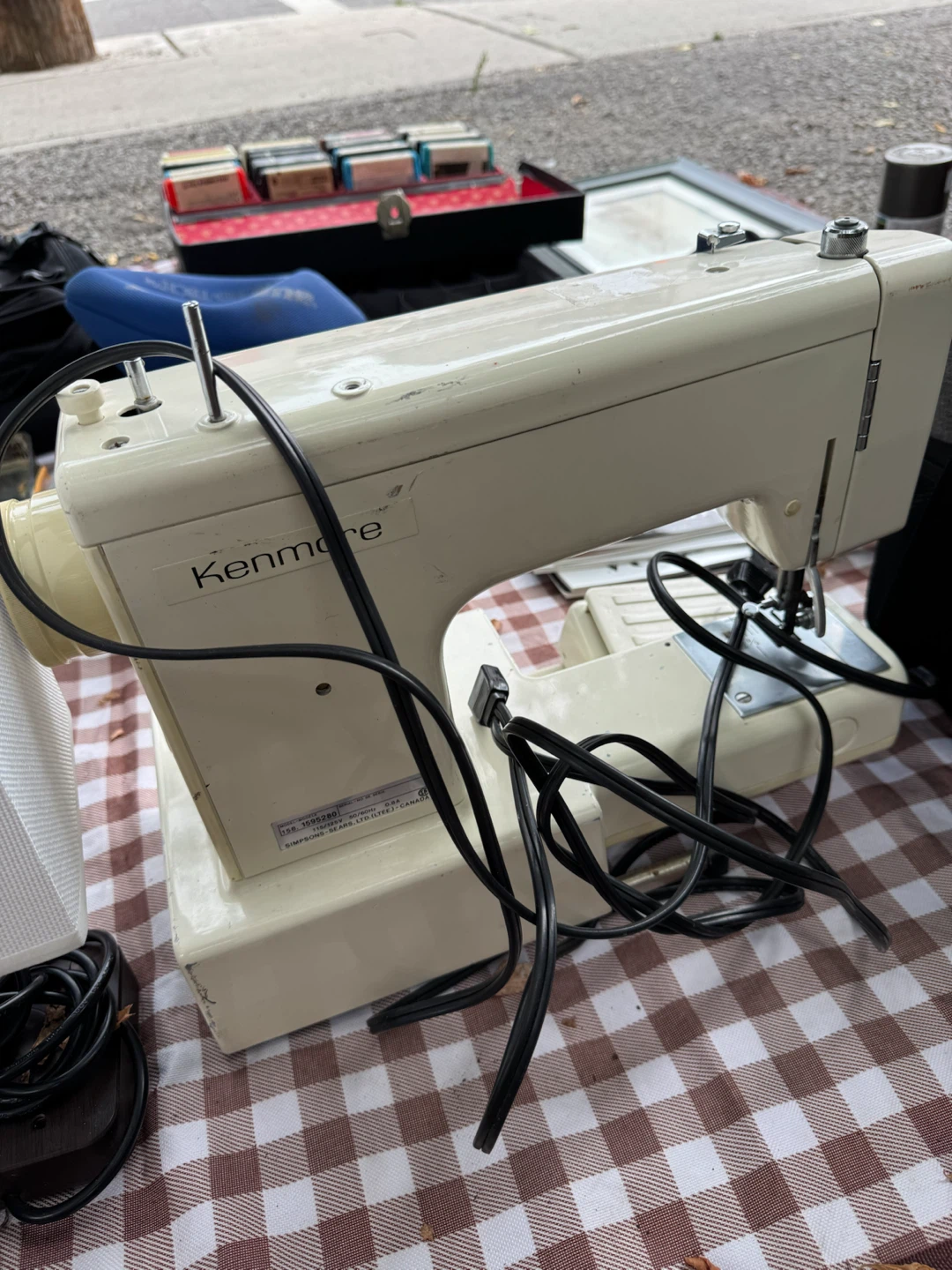 Vintage Kenmore Ultra-Stitch 12 Sewing Machine - photo 3