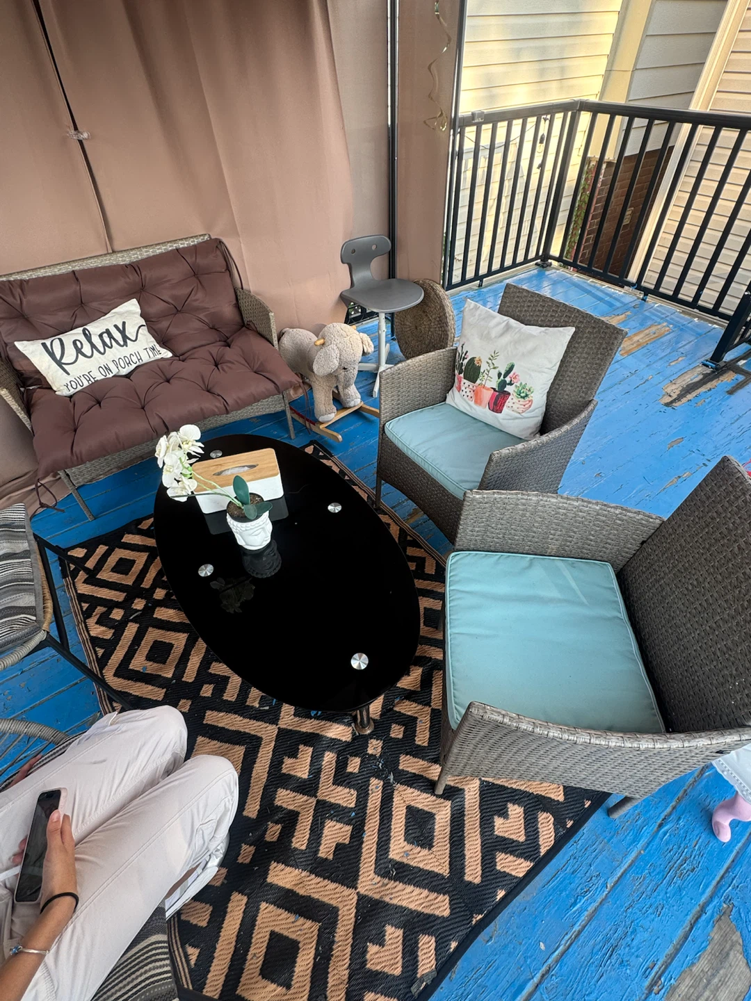 Outdoor patio furniture set