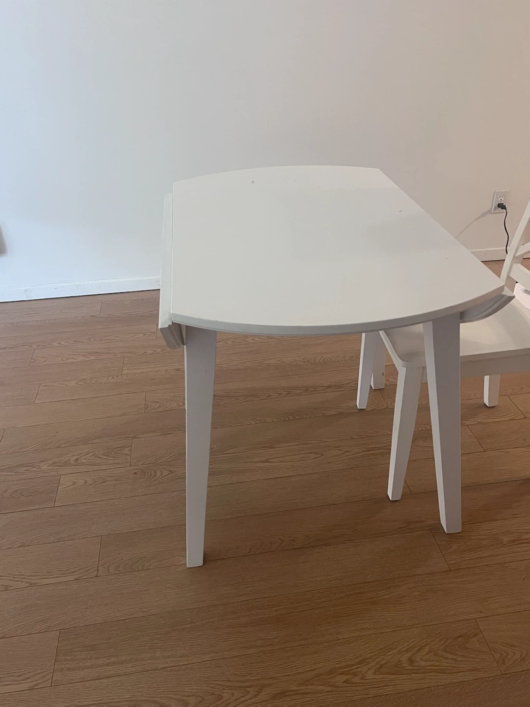 White Drop Leaf Round Dining Table
