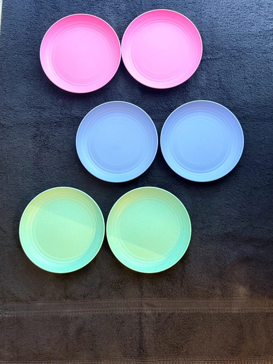 BRAND NEW: Set of 6 Plastic Plates for kids