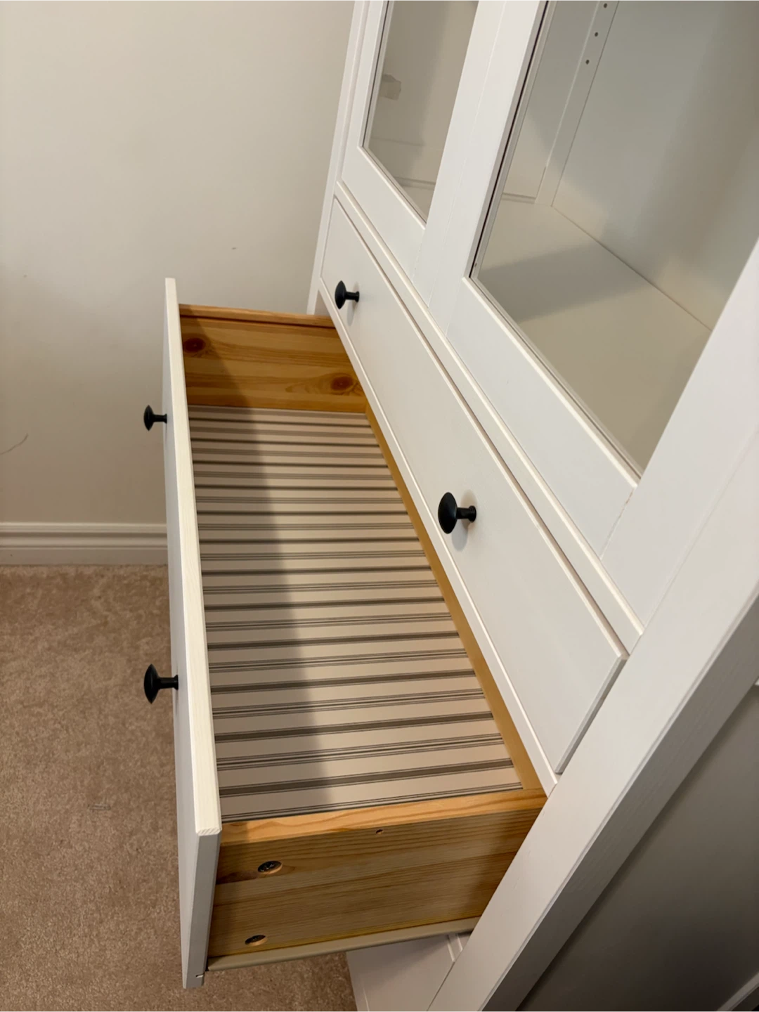IKEA HEMNES Glass-door cabinet with 3 drawers, white stain, - photo 4