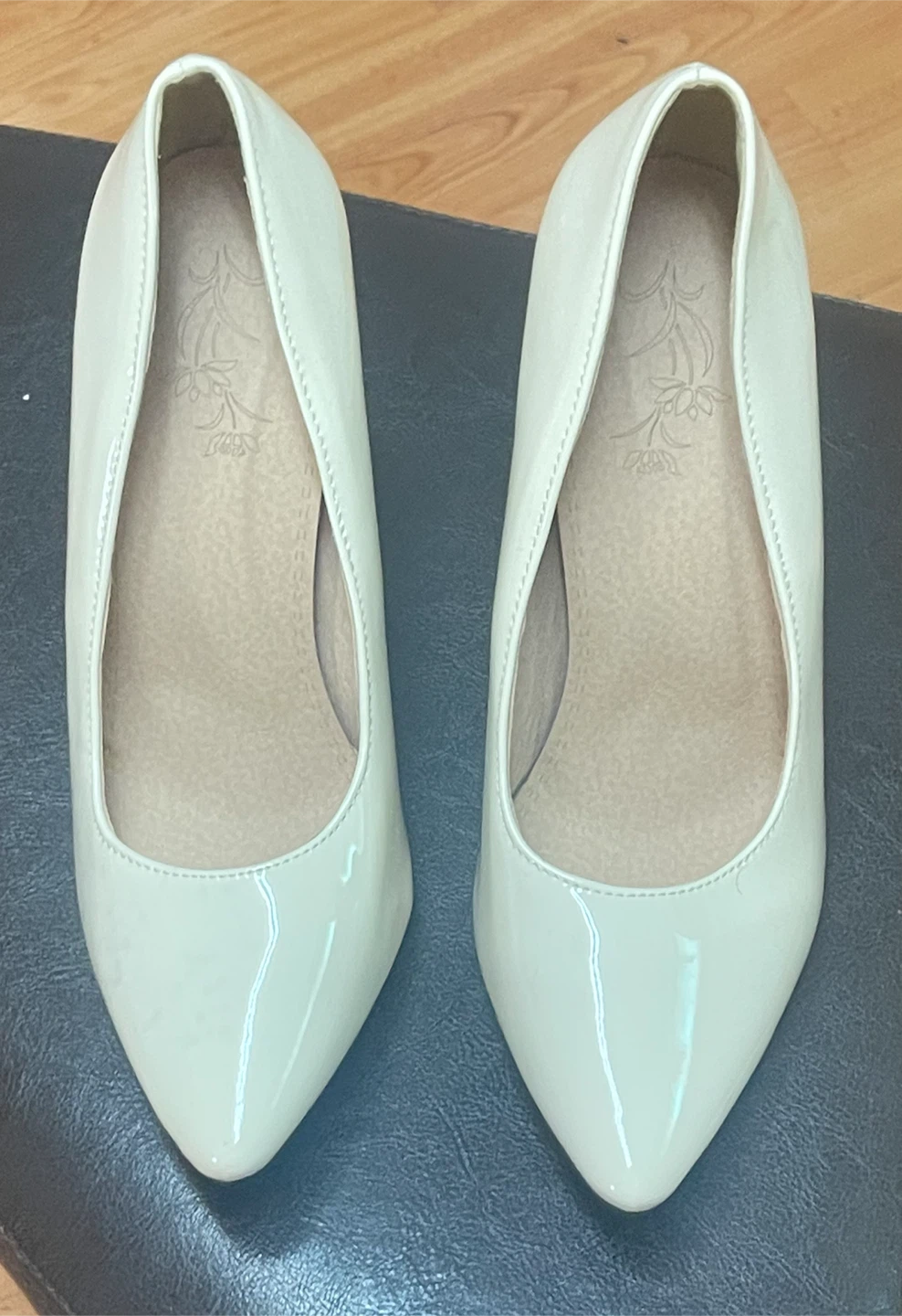 Women's Cream Pointed-Toe Heels