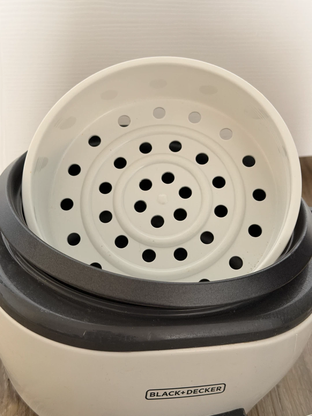 Black and Decker Rice Cooker with Steamer Basket - photo 2