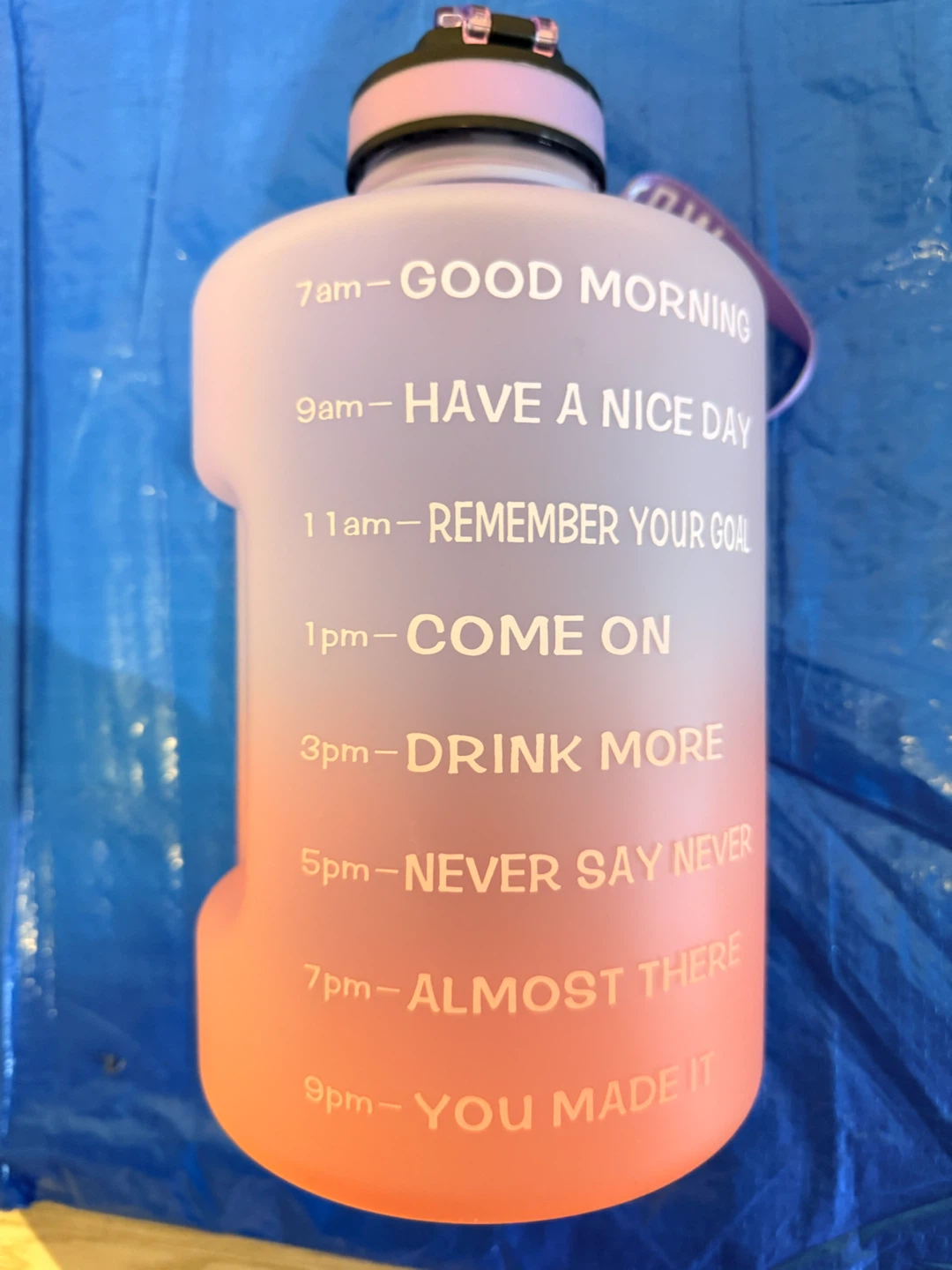 BRAND NEW: Gradient Motivational Water Bottle with Straw