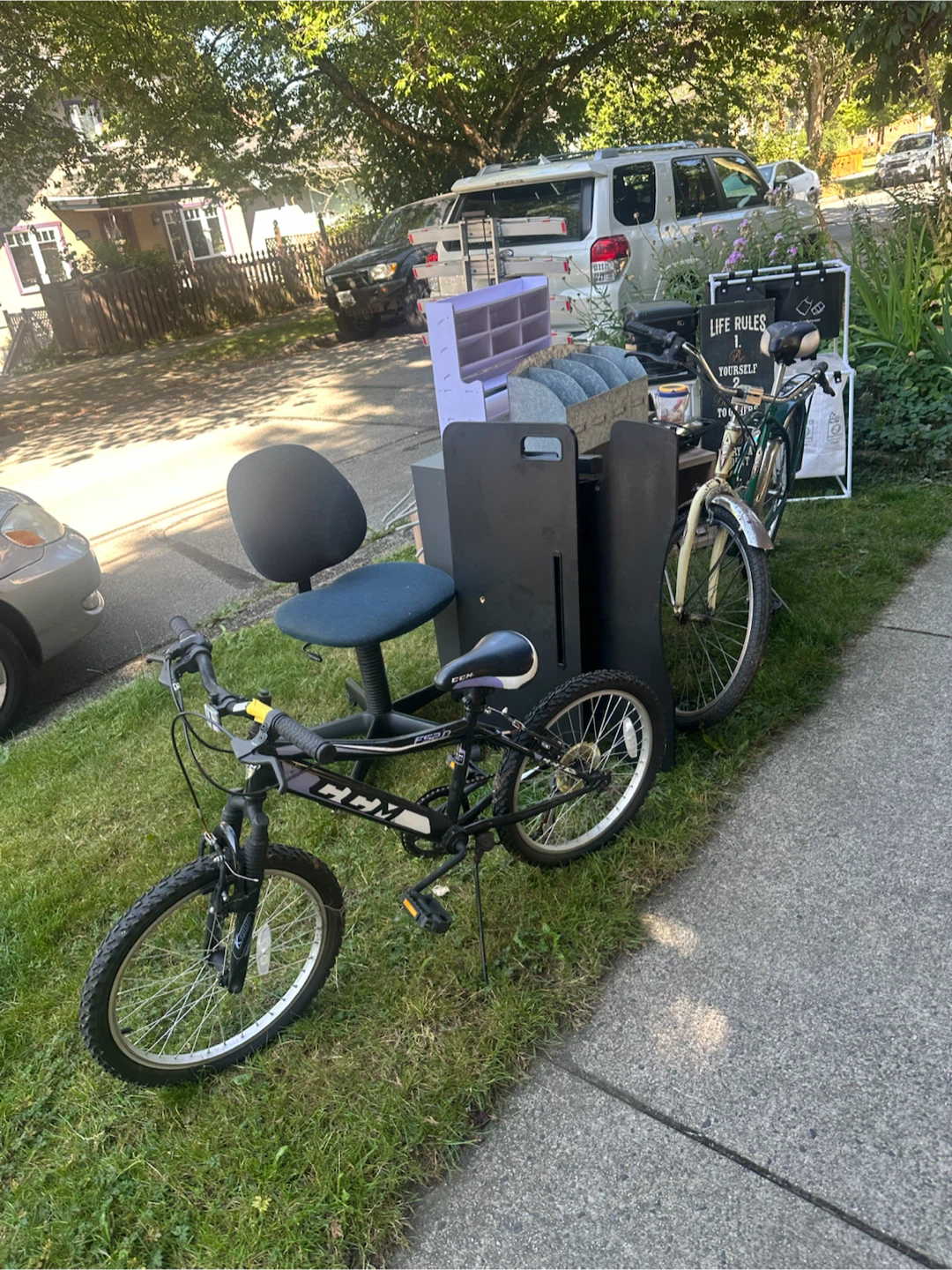 Free- Assorted home goods and two bikes - photo 2