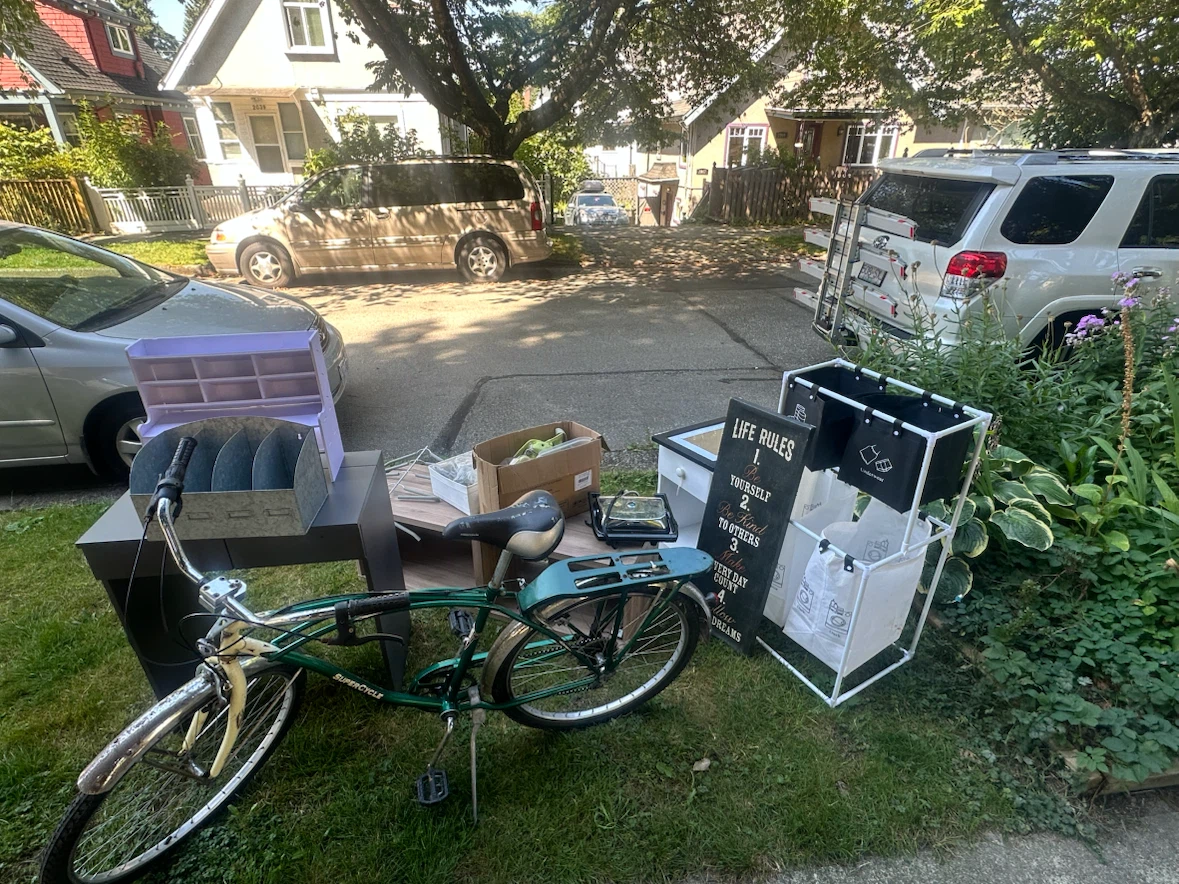 Free- Assorted home goods and two bikes - photo 3